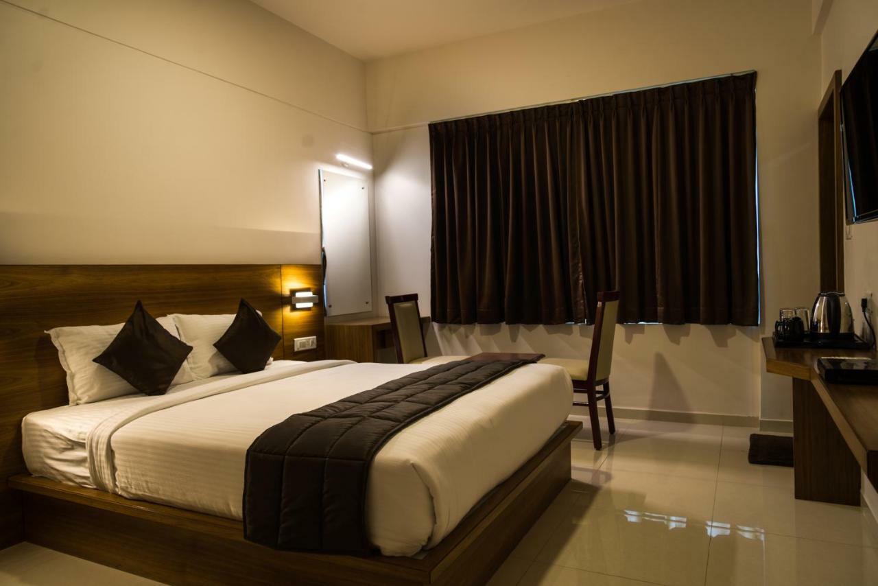 Heritage Inn Mysore Exteriör bild