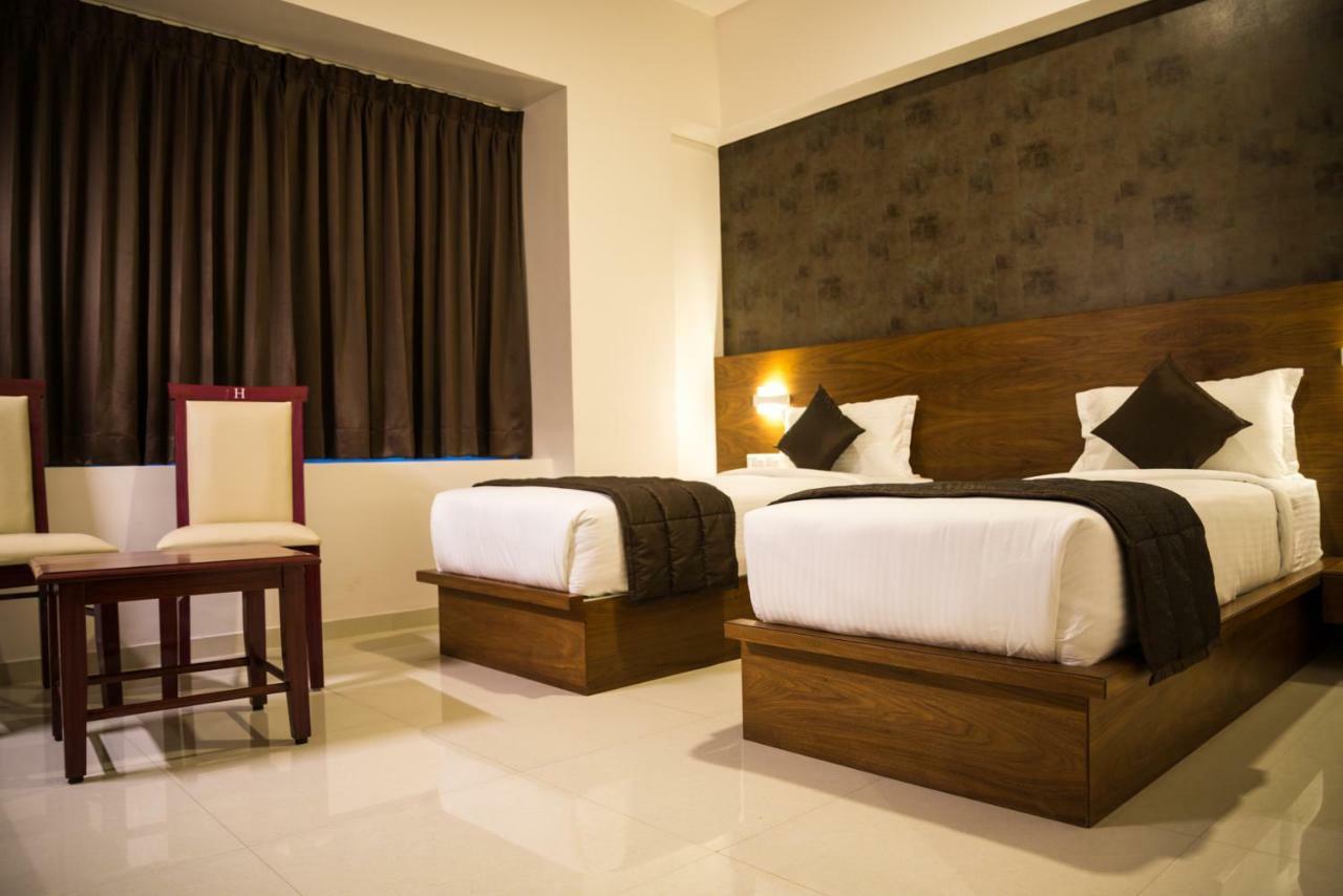 Heritage Inn Mysore Exteriör bild