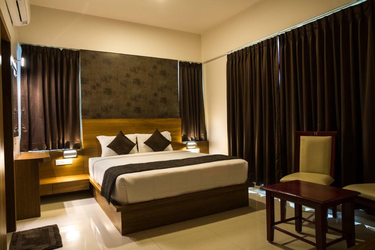Heritage Inn Mysore Exteriör bild