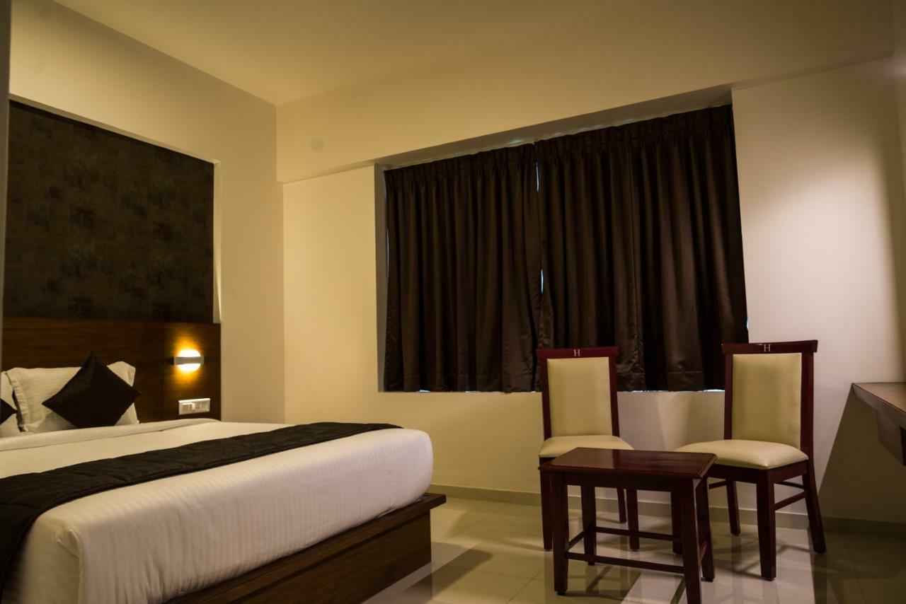Heritage Inn Mysore Exteriör bild
