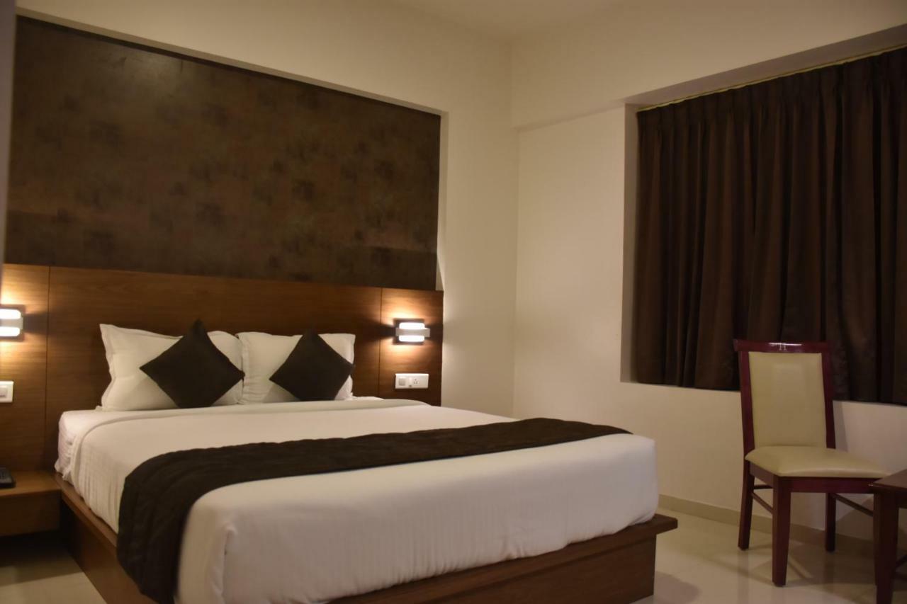 Heritage Inn Mysore Exteriör bild