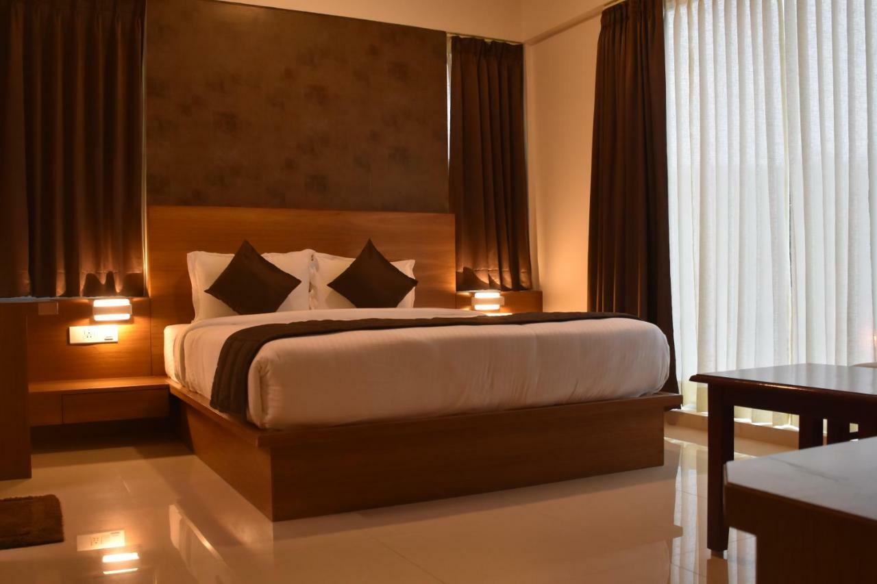 Heritage Inn Mysore Exteriör bild